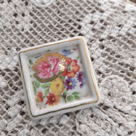 Vintage Broche Porselein 3 cm.