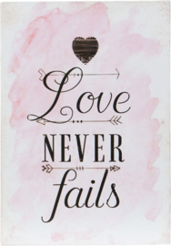 Tekstbord: Love never fails