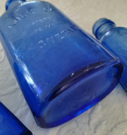 Blauw glas - Fles Milk of Magnesia