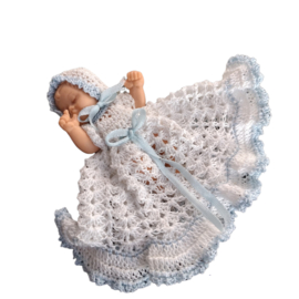 Poppenhuis - Baby in gehaakte jurk