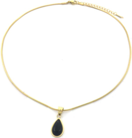 Gouden ketting met zwarte charm