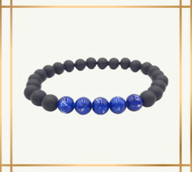 Mat zwarte met blauw natuurstenen armband