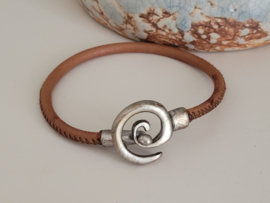Ronde glad leren armband