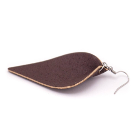 Donker bruine teardrop kurk oorbellen