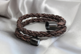 Leren Wikkelarmband – Donker bruin Rond Gevlochten Leer 41 cm – Zwarte RVS Sluiting
