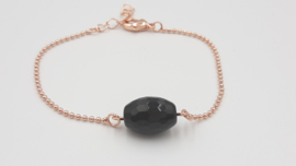 Armband met facet zwarte geslepen steen, rosé goud.