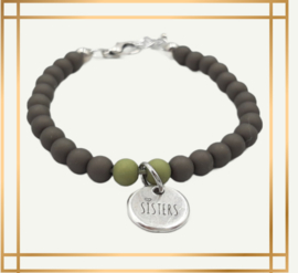 Sisters armband, grijze en groene kralen