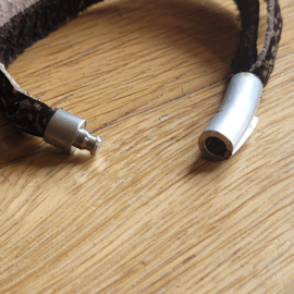 Zwarte en stippel vacht lederen armband