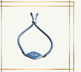 Trendy armband met grijs koord en oog tussenzetsel
