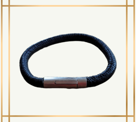 Zwarte armband met een matte rvs sluiting