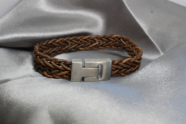 Bruine leren armband met 6 strengen en RVS T-sluiting – 23 cm