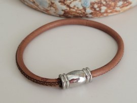 Ronde glad leren armband