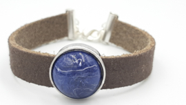 Bruin lederen armband met een blauwe gemeleerde cabachon