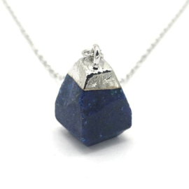 Zilveren ketting met blauwe steen pendant