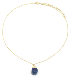 Gouden ketting met blauwe steen pendant