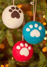Vilten kerstbal met dieren poot