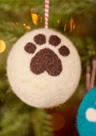 Vilten kerstbal met dieren poot