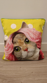 Kussen Kat met pruik