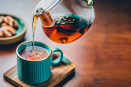 HOE MAAK JE THEE IN 4 STAPPEN