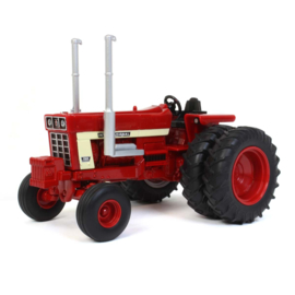 B44225 IH 1568 V8 open