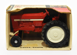 B00405 IH Mini-Tractor