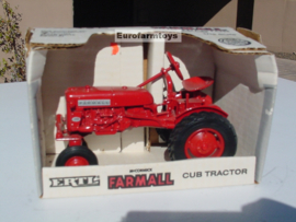 E00235 CIH Farmall CUB