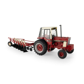 E44309 IH.986 + IH.720 plow Precision