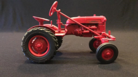 E00689DO Farmall CUB