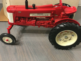 E00422UA CIH  Farmall 350 W