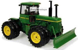 B15896A JD 8430 4WD + DVD