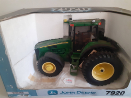 E15521A JD 7920 + duals discolor!