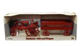 E04227 Farmall F-20 + Wagon