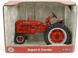 E04025 CIH Farmall Super C