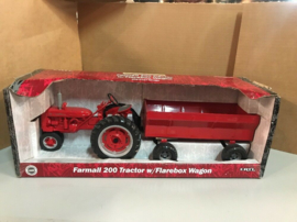 E14202 CIH Farmall 200 w/ Flarebox Wagon
