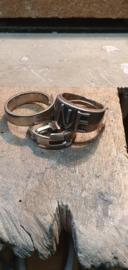 Ring gemaakt van oud zilver  met initialen