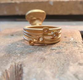 Gouden ring met 3D en eigen goud en diamant