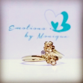 Gouden ring na v.b. van een tatoeage/2 dochters