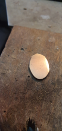 Kruisje gemaakt van oud goud, as en diamant verwerkt