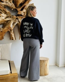 Sweater  'Happy in & million litle ways' donker blauw  TU