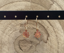 Hangoorbellen stainless steel goud ringetje met bloemetje