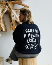 Sweater  'Happy in & million litle ways' donker blauw  TU