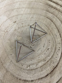 Hangoorbellen zilver 3D driehoeken