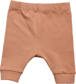 Lief broekje in een prachtige "dusty terracotta" kleur