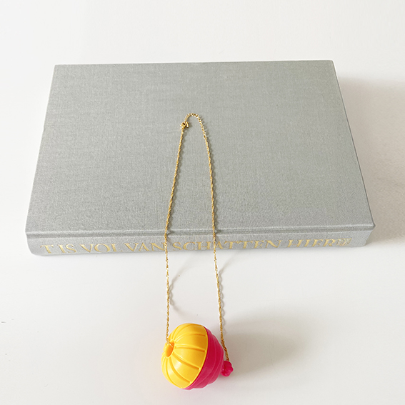 Playfull necklace 1