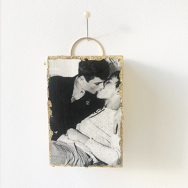 kissing men