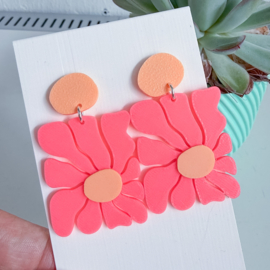 Oorbellen Groovy flower koraalroze - peach