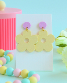 Oorbellen Flower Power lichtgeel-lila