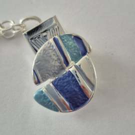 Zilverkleurige vestclip (blauw | asymmetrische rondjes)