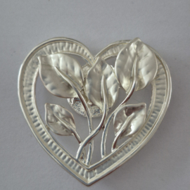 Magneet broche (zilverkleurig | hart, blaadjes)