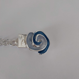 Zilverkleurige vestclip (zilver, blauw | roos)